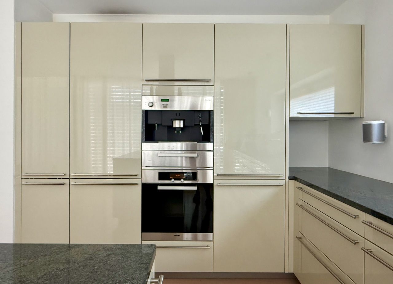 Cucine complete: Designküche mit MIELE-Geräten, Granitabdeckung & Kochinsel – Usato da Mönthal venduto da wei_htr9