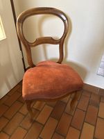 Antiker Stuhl mit Bezug aus rotem Samt, Vintage Stil