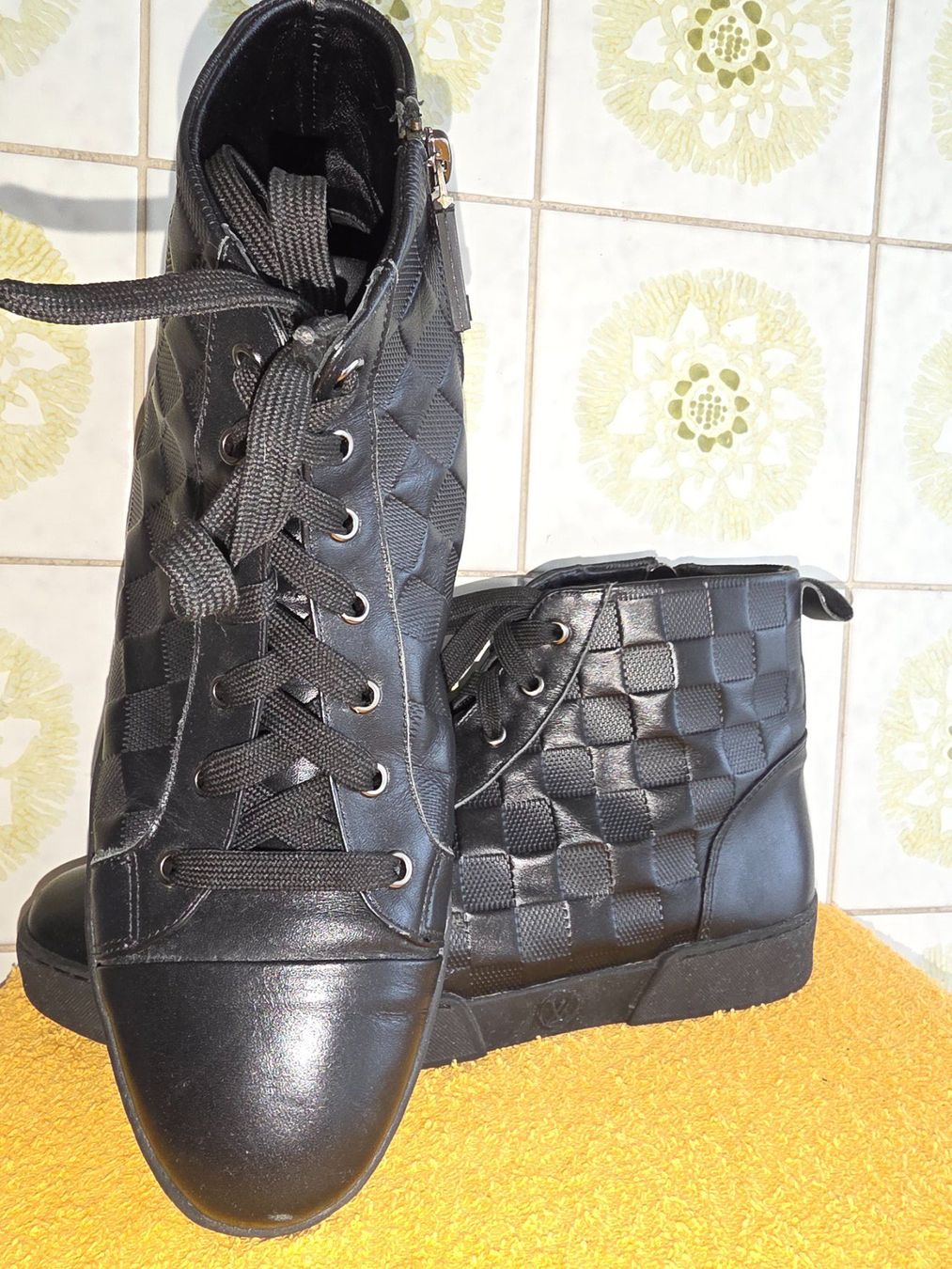Louis Vuitton Herrenschuhe: Chaussures montantes Louis Vuitton, 41 – Gebraucht aus Genève von BruceKampbell