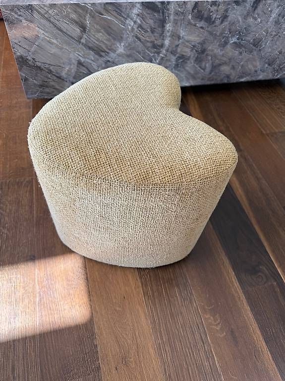 Tabourets: Hocker in Herzform – D'occasion à Erlenbach ZH par mal_qvk6