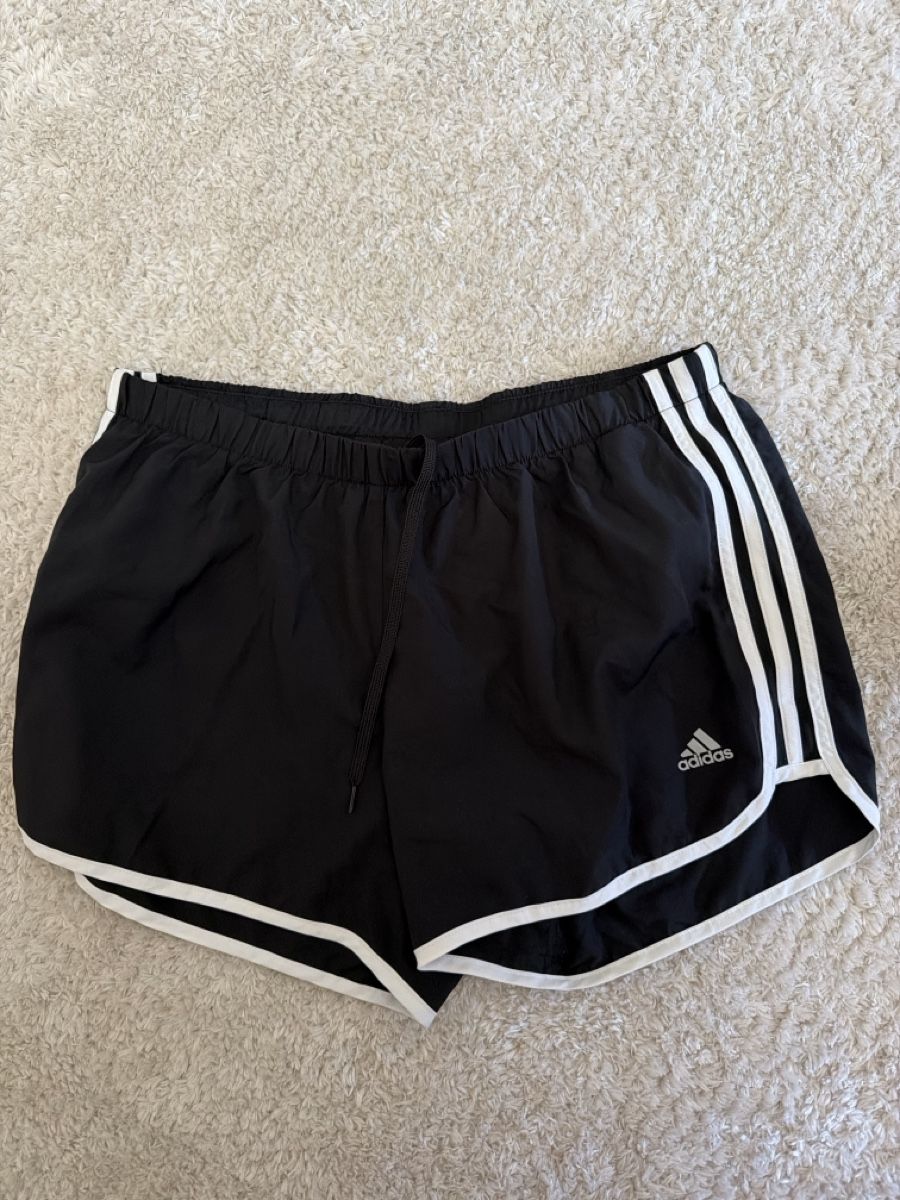 Adidas Hosen: Shorts Adidas noir blanc – Neu (gemäss Beschreibung) aus Genève von car_cq69