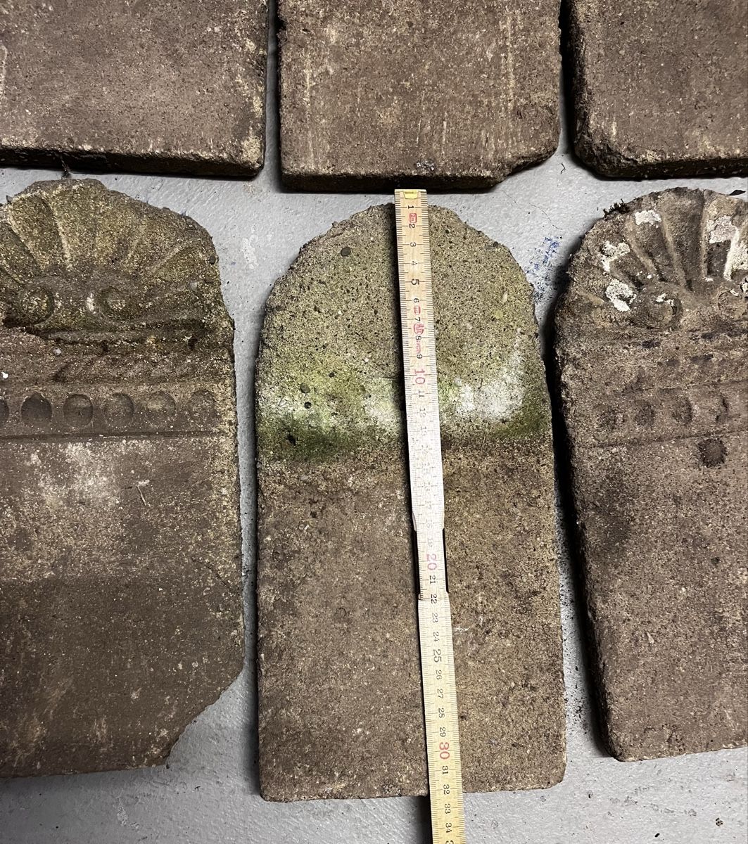 Rivestimenti per pavimenti: 16 Stk. antike Rasenrandplatten – Usato da Sirnach venduto da Gozogo 9