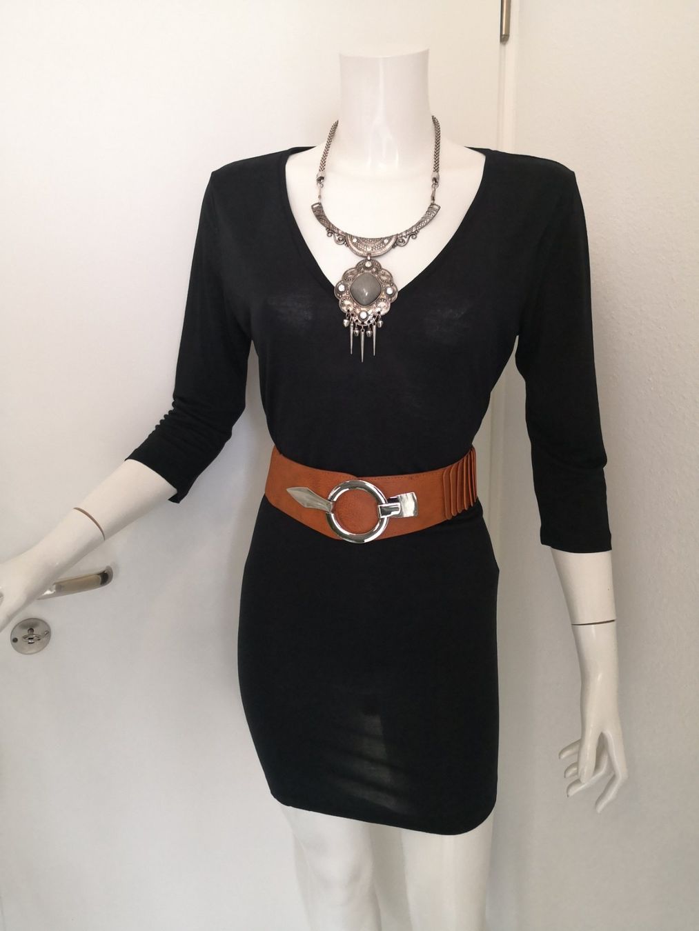 Mango Kleider: 🤩MANGO KLEID SCHWARZ & V-SCHNITT – Neu (gemäss Beschreibung) aus Olten von Naja-Twins-Twins 1
