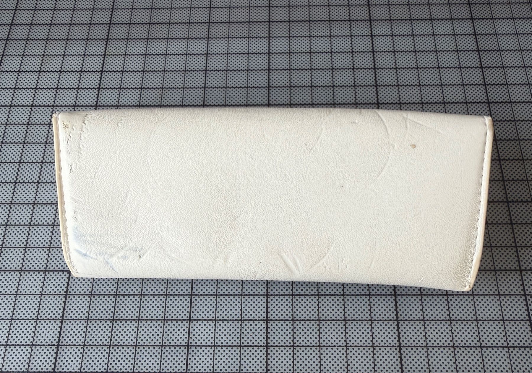 Altro in  Abbigliamento & Accessori: Valentino Brillenetui, Cremeweiss – Usato da Nussbaumen AG venduto da olitech5415 1