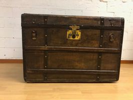 Antike Pariser Reisetruhe 1870 Balsier XXL Design-Couchtisch