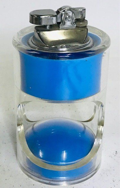 Accendini: Tisch Feuerzeug blau Plexiglas 70er "Penguin" – Difettoso da Zürich venduto da gigimai67 2