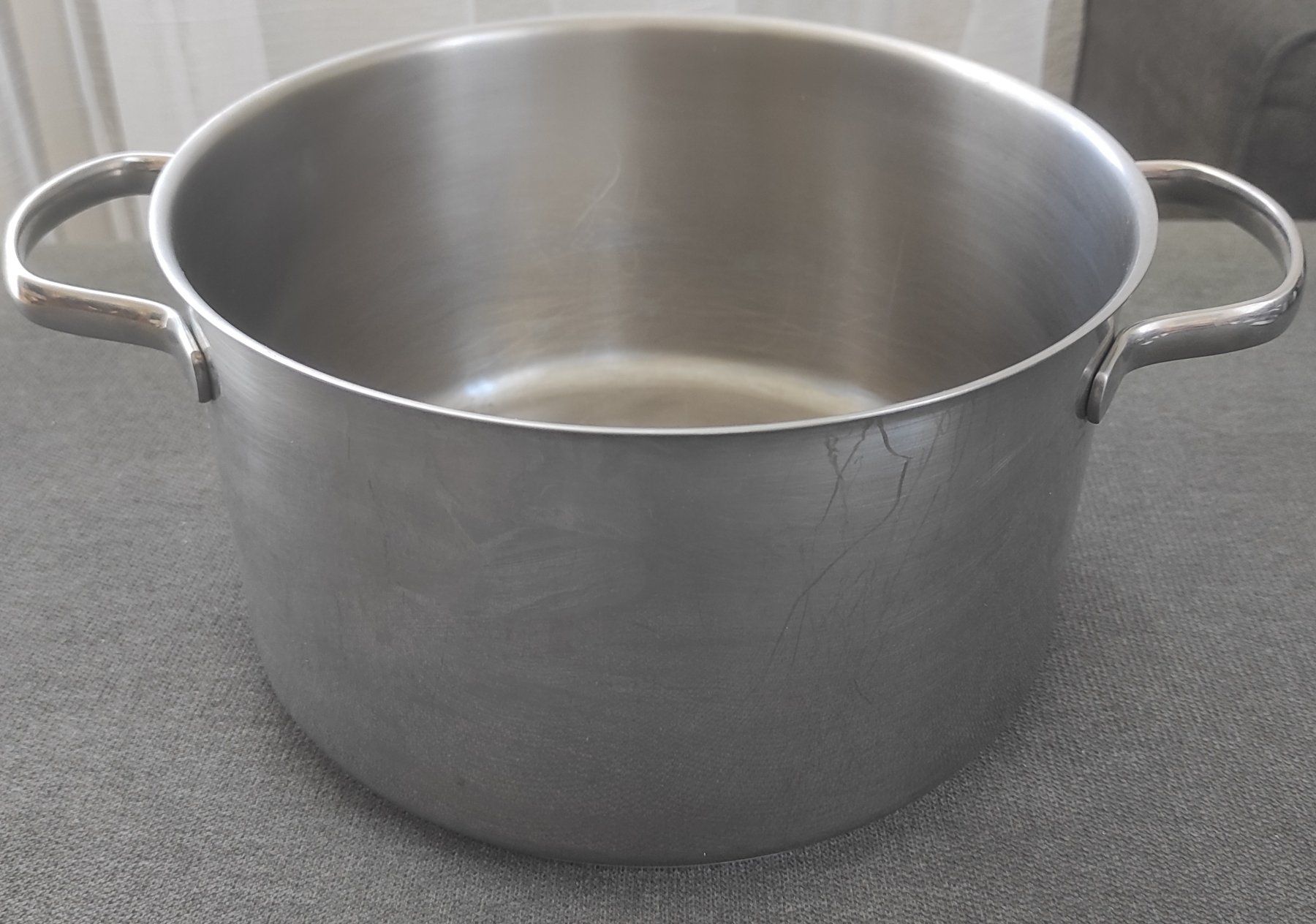 Töpfe: Kochtopf mit Deckel Sigg Suisse Durchmesser 22cm – Gebraucht aus St. Gallen von Arti24 1
