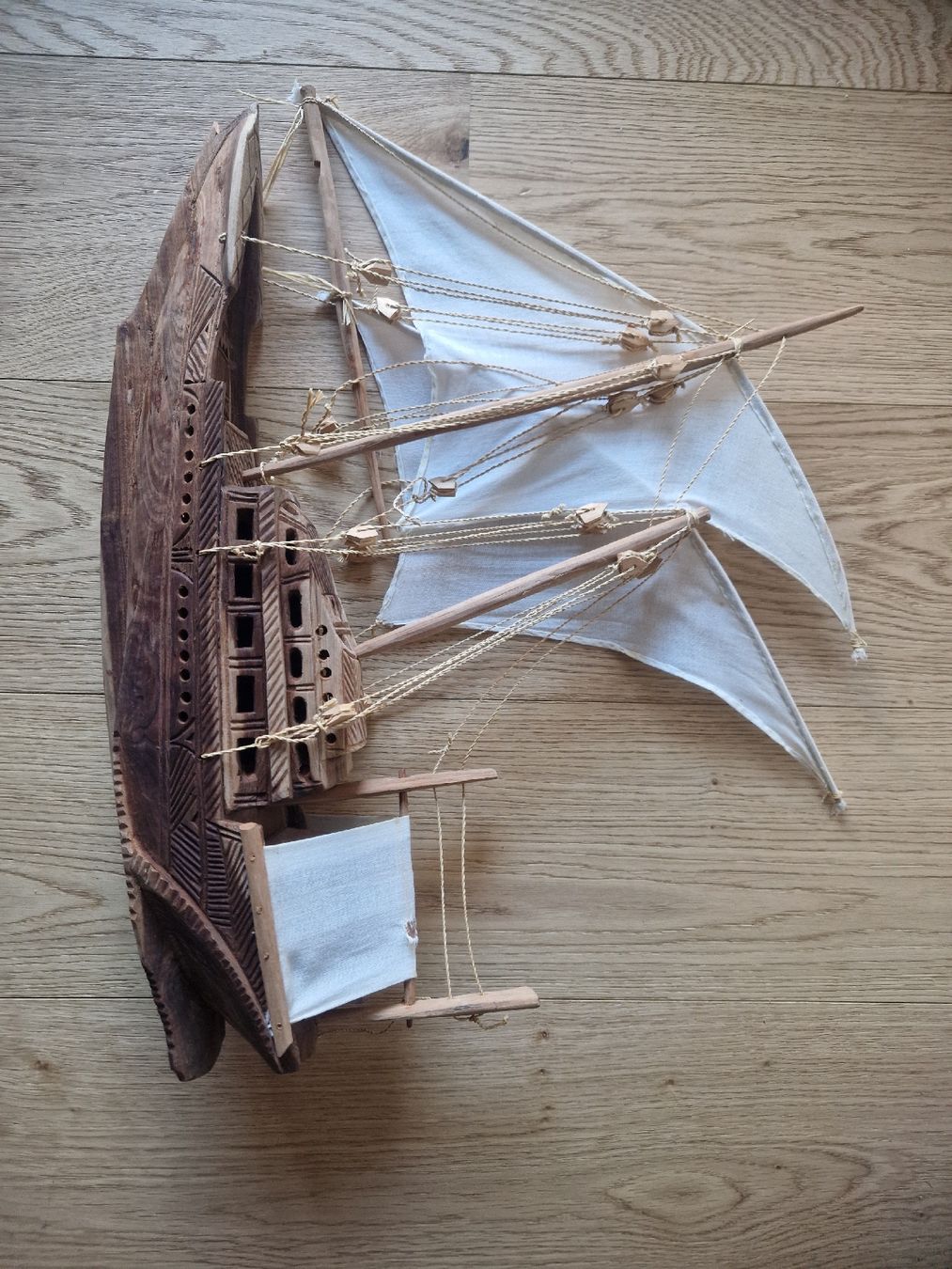 Tutte le decorazioni: Handgefertigtes Segelbootmodell aus Holz – Nuovo (secondo la descrizione) da Romont FR venduto da Joe_xkh9 1