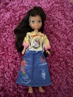Süsse Puppe mit Jeansrock, ideales Geschenk für Mädchen!