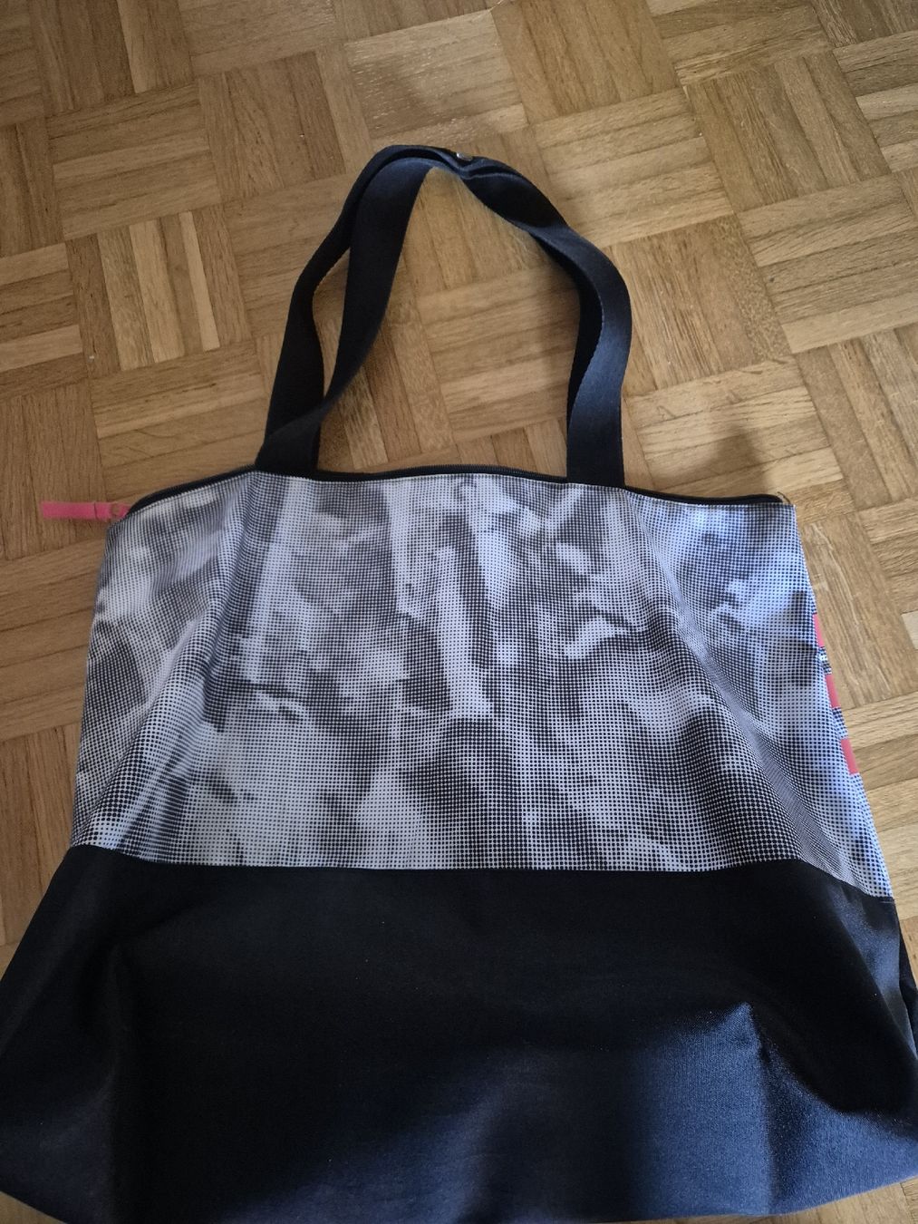 Adidas Borse: Adidas Tote Graphic Tasche – Usato da Aesch BL venduto da sar_j59l 3
