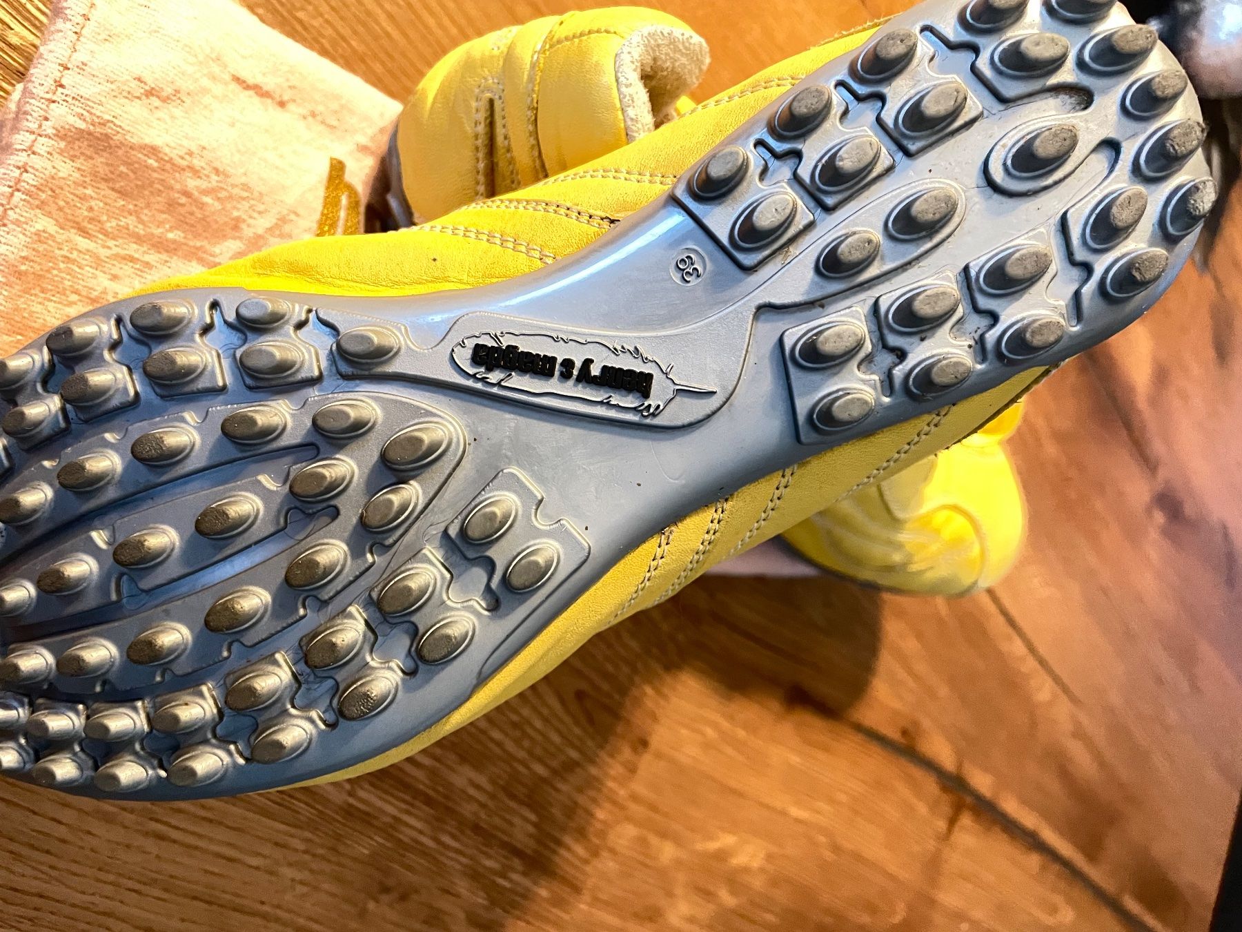 Scarpe da donna: Golfschuhe in verschiedenen Farben – Usato da Ennetbürgen venduto da scriccolo 1
