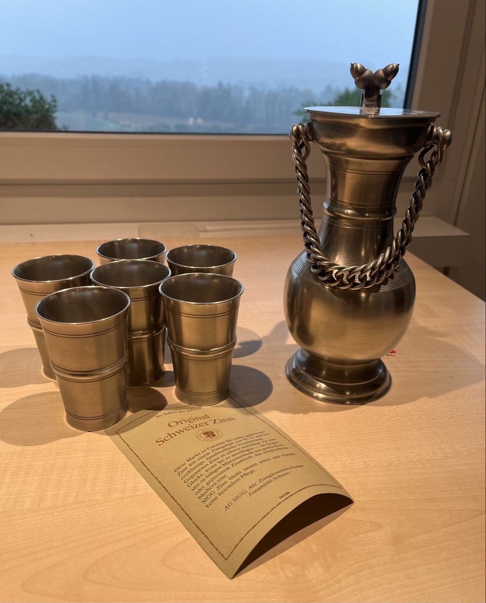 Caraffe: Zinnkrug mit 6 Becher – Nuovo (secondo la descrizione) da Oberlunkhofen venduto da Jeanbruno 1