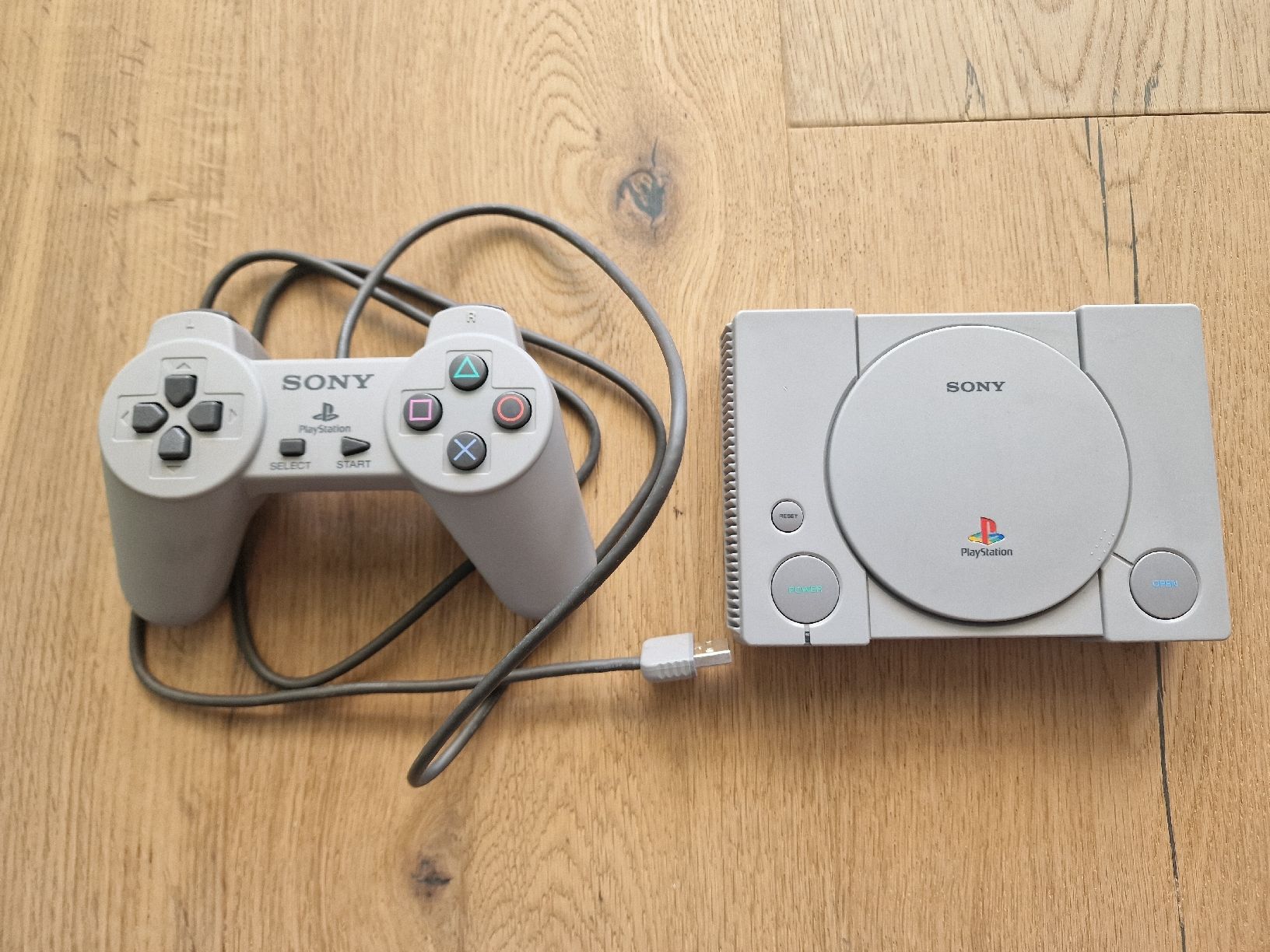 Sony Consoles: Sony PlayStation Classic mini Konsole mit OVP und Controller – D'occasion à Fahrwangen par luk_bhw7 7