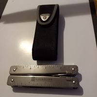 Victorinox Multi-Tool mit Etui guter Zustand Feldschlösschen