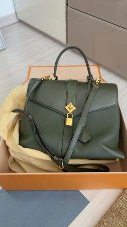 LV -Damen Handtasche dunkelgrün Leder mit Schloss