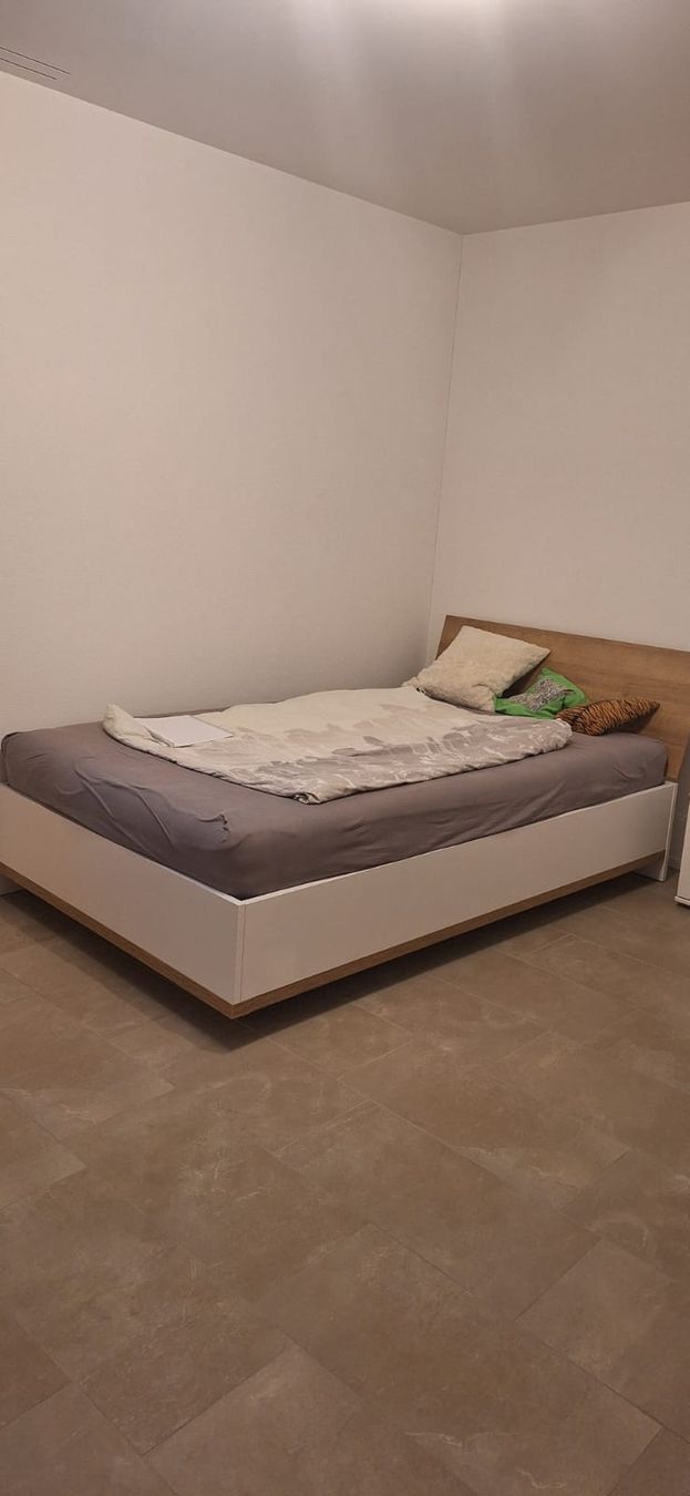 Betten: Bett 140x200 cm Holz Optik Weiss – Gebraucht aus Wallisellen von DealHunter99