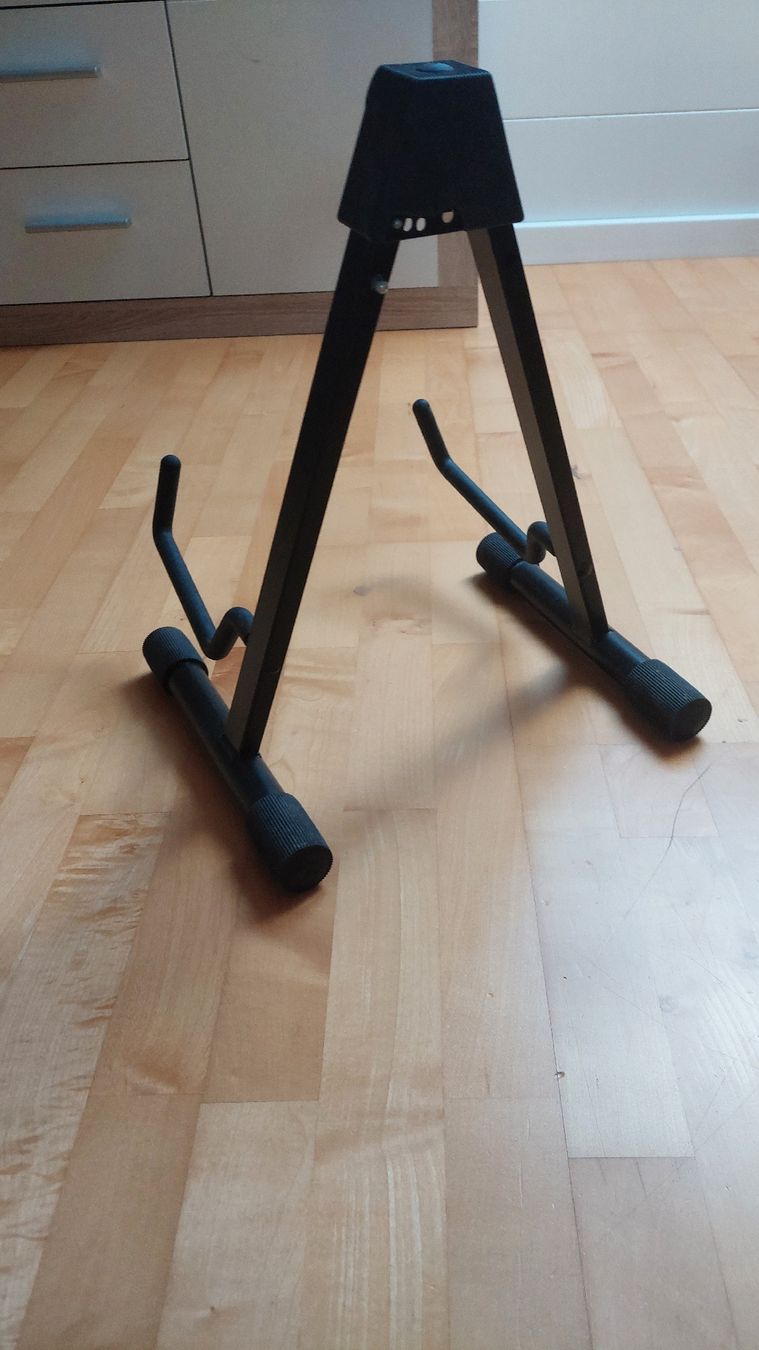 König & Meyer Supporti per strumenti musicali & leggii: K&M König & Meyer - Gitarrenständer – Usato da Arisdorf venduto da GoodJoice 2