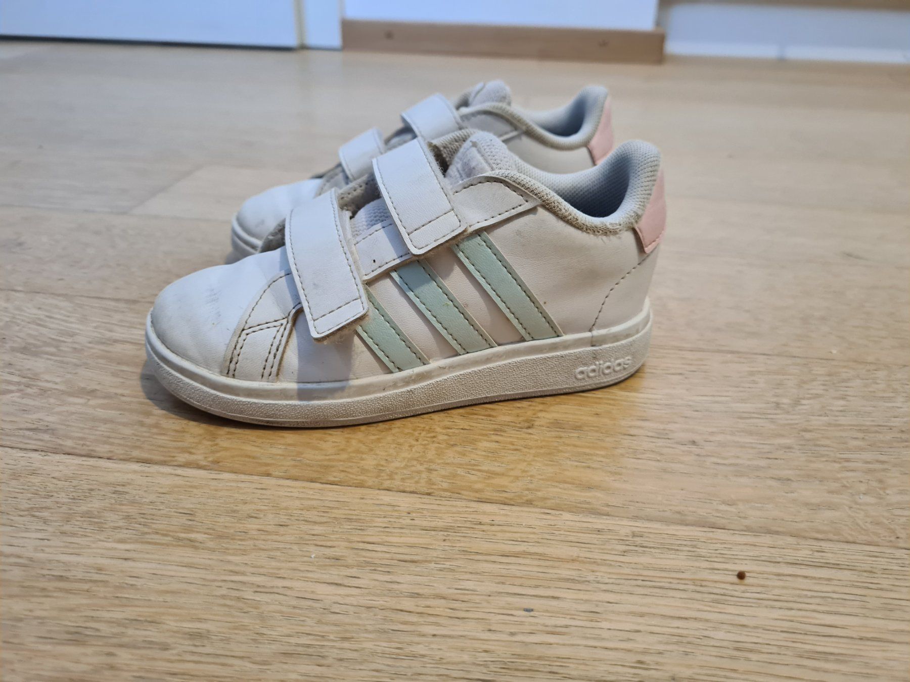 Adidas Scarpe per ragazzi: Baskets Adidas Taille 26 – Usato da Carouge GE venduto da Gasco 1