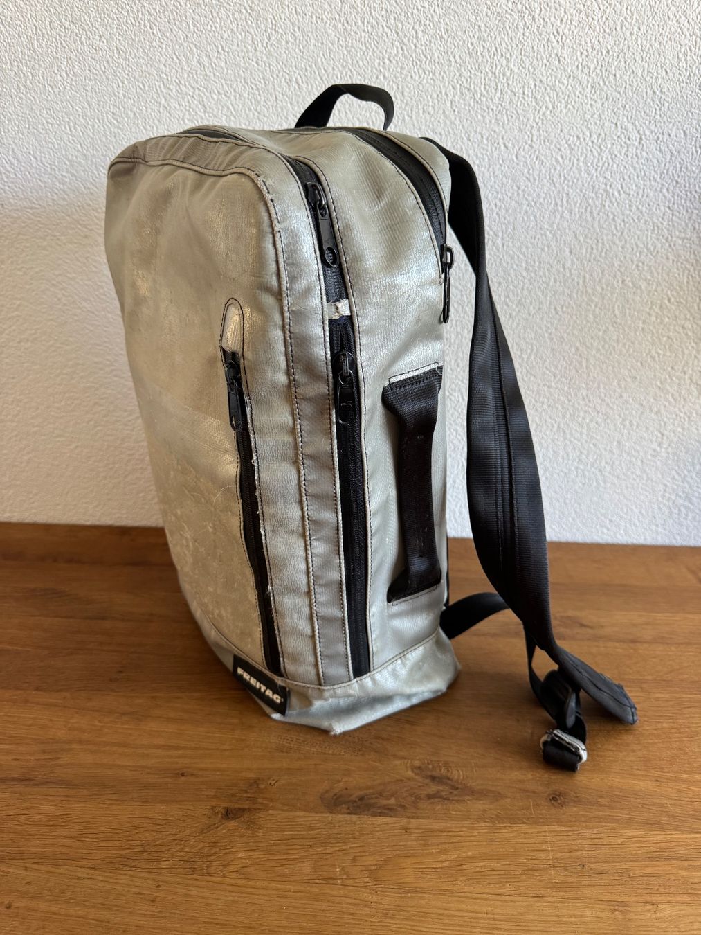 Freitag Zaini: Freitag Rucksack Hazzard F306 Silber – Usato da Frauenfeld venduto da lona05 2