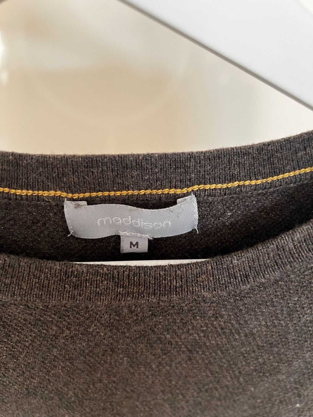Maddison Pullover & Sweatshirts: Brauner Pullover von Maddison – Gebraucht aus Oberwil-Lieli von Jo-Ke 1