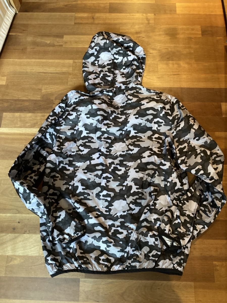 Giacche: Juventus Regenjacke, Camouflage Muster, Grösse S – Usato da Birr venduto da savasdee 2