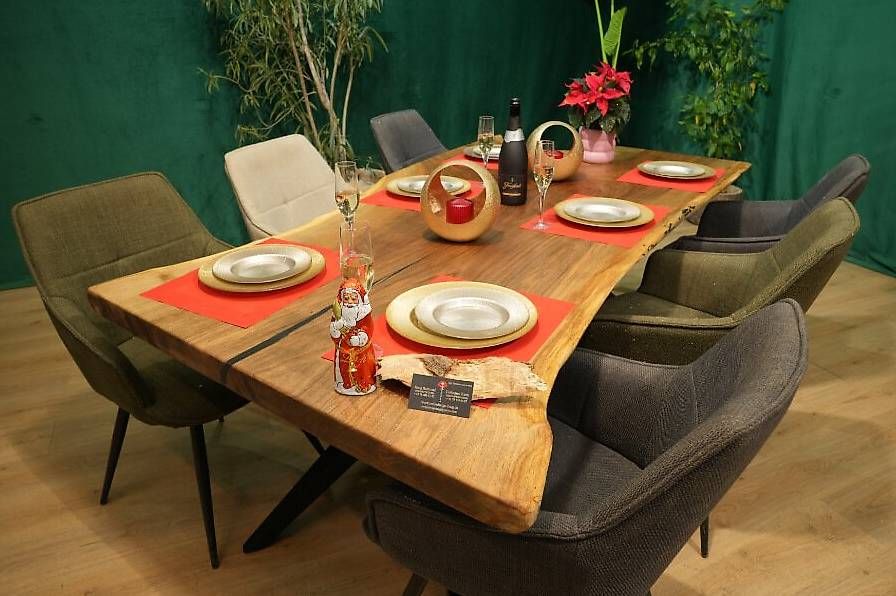 Articoli in legno: Nussbaum Baumscheibentisch aus einem Stück – Usato da Walchwil venduto da Swissdesign_Haag 5