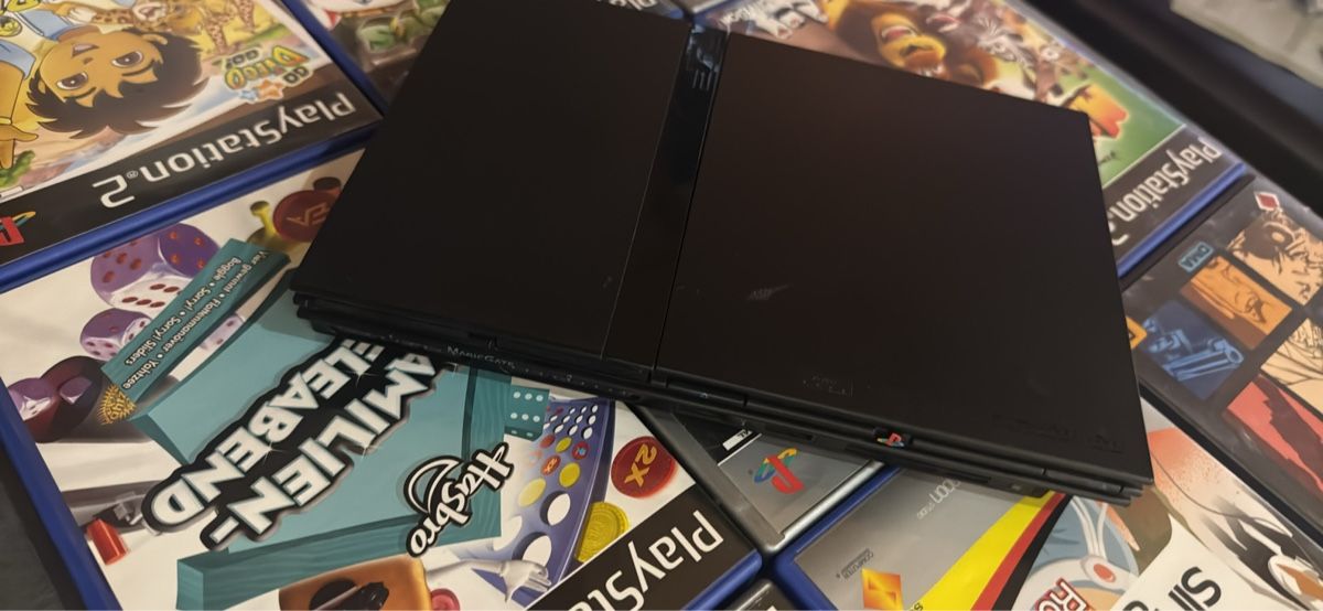 Sony Consoles: Ps2 Konsole + 10x Spiele + 2xController + 1x Mikrofon – D'occasion à Schaffhausen par tif_9n8q