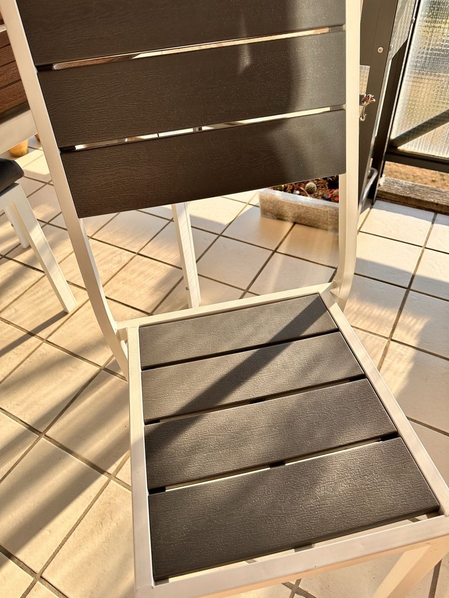 Set di tavolo e panche: Gartentisch mit 4 Stühlen Aluminium Holzoptik dunkelgrau – Usato da Wil SG venduto da millass 4