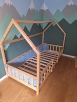 Kinderbett Holzhausform 90x200cm guter Zustand 