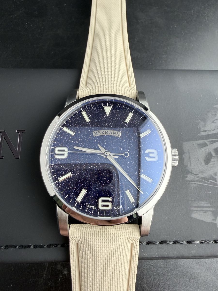 Hermann Genève Orologi: Hermann Genève Blue Automatic Swiss Made Neuf Full Set – Nuovo e nell'imballaggio originale da Neuchâtel venduto da TopChrono24