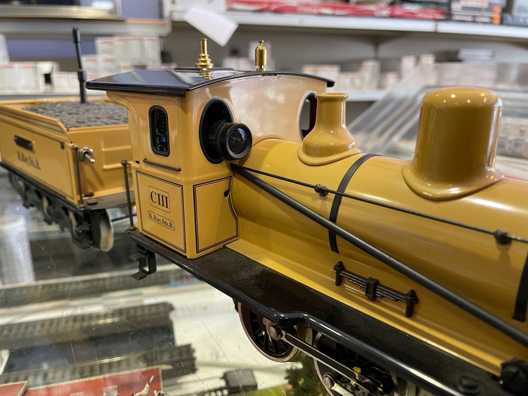 Märklin Modellini di ferrovie: Märklin 1 Schlepptenderlok mit camera – Nuovo (secondo la descrizione) da Chiasso venduto da Carrara-Modellismo 6
