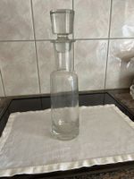 Elegante Glaskaraffe mit Stöpsel