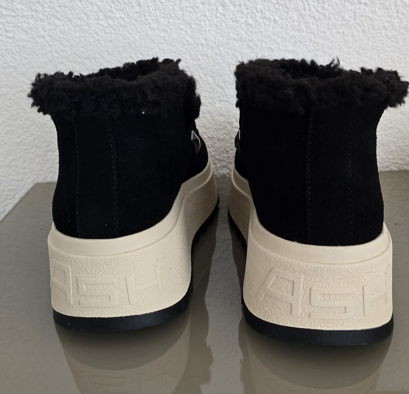 Ash Scarpe da donna: ASH Winterhalbschuh 37 schwarz Wildleder – Nuovo e nell'imballaggio originale da Untereggen venduto da cla_kb2w 1