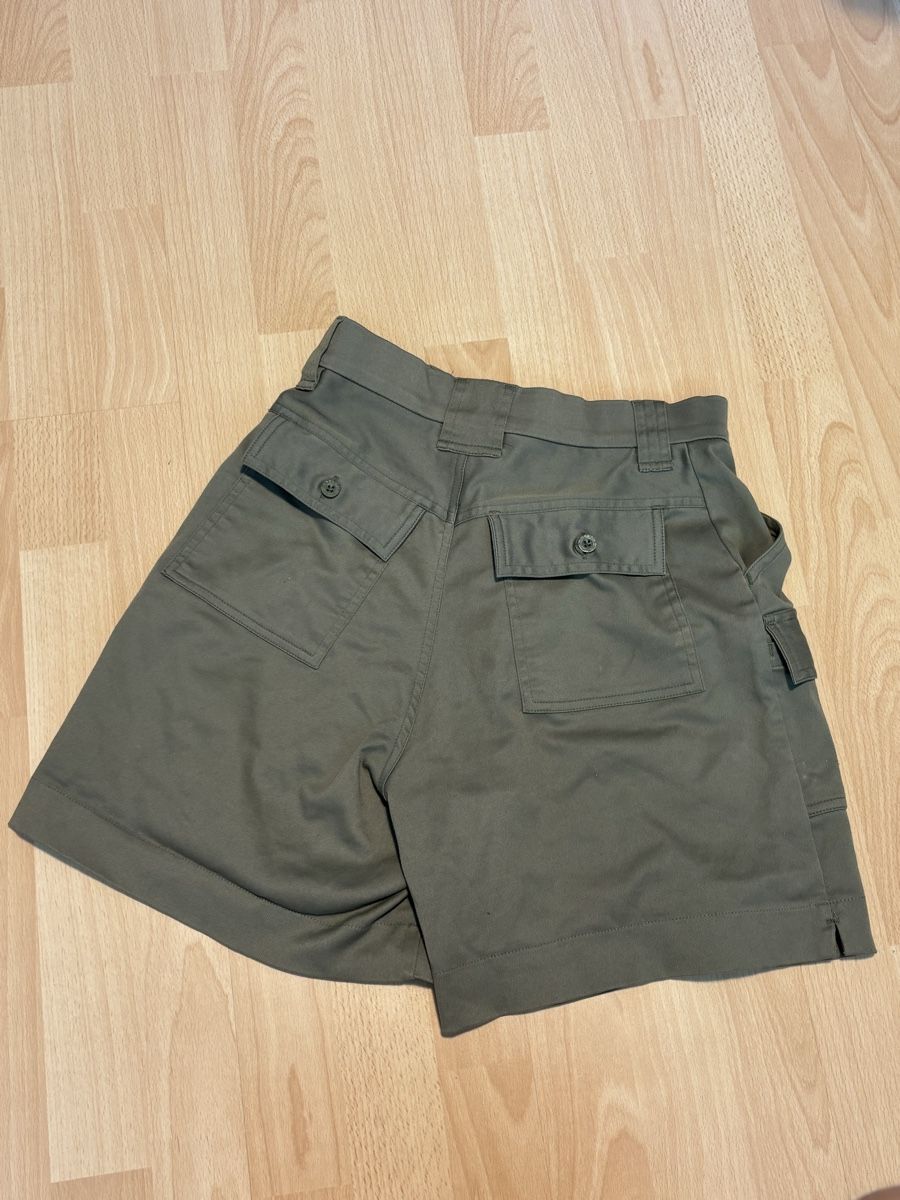 Pantaloni: GREEN SHORTS – Usato da Küttigen venduto da noa_78fr 1