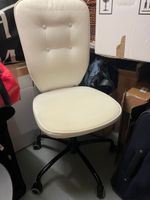 Chic Cream Office Chair  - Upgrade Your Workspace Now!