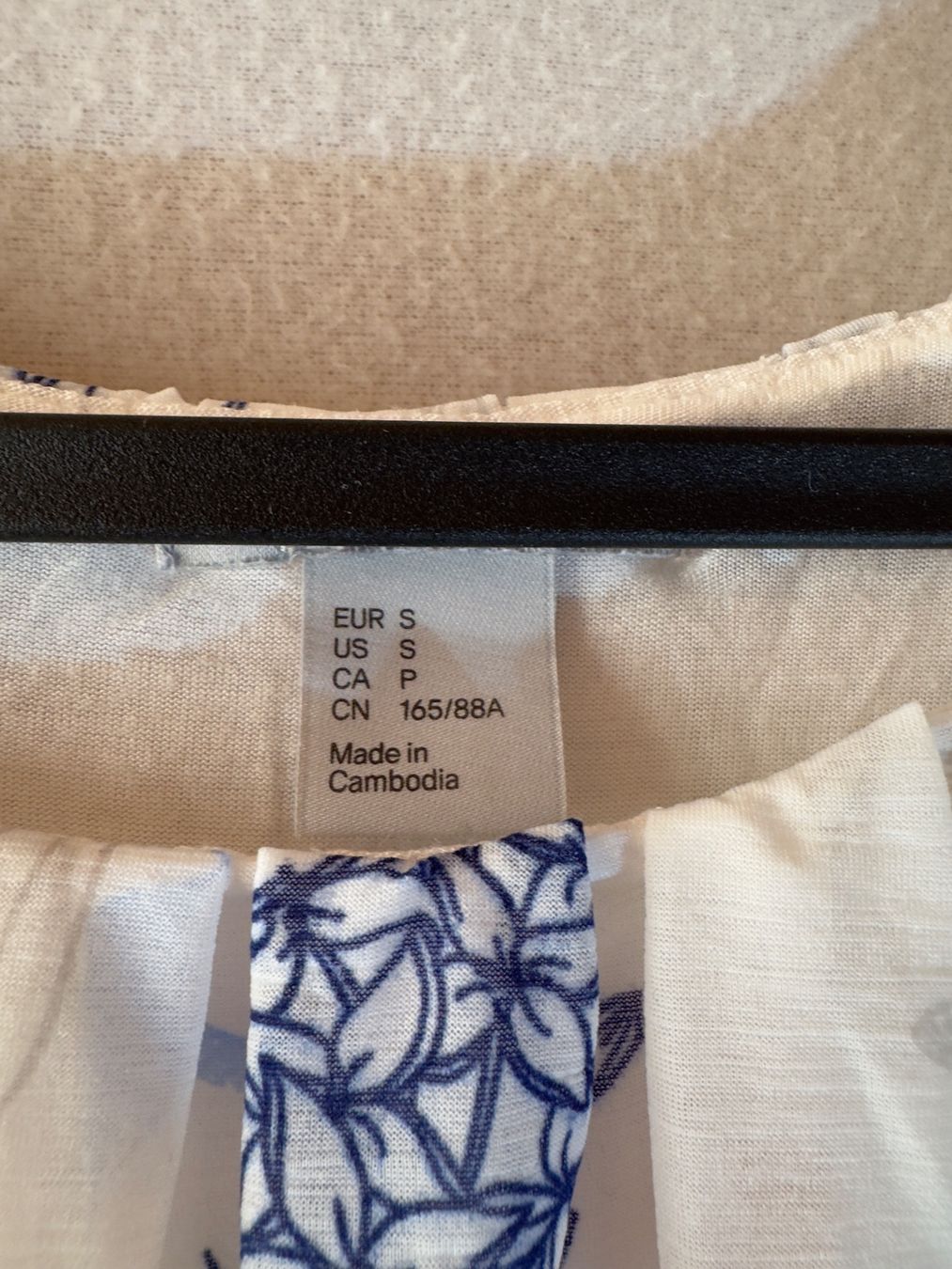 Camicette: Schöne blau gemusterte Bluse Gr. S – Usato da Grosswangen venduto da second_hand_dress 4