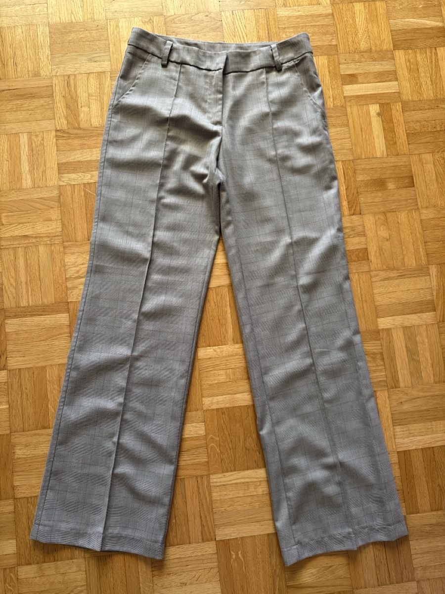 Sandro Pantaloni: Sandro Trousers Small – Usato da Fällanden venduto da emilyeheim