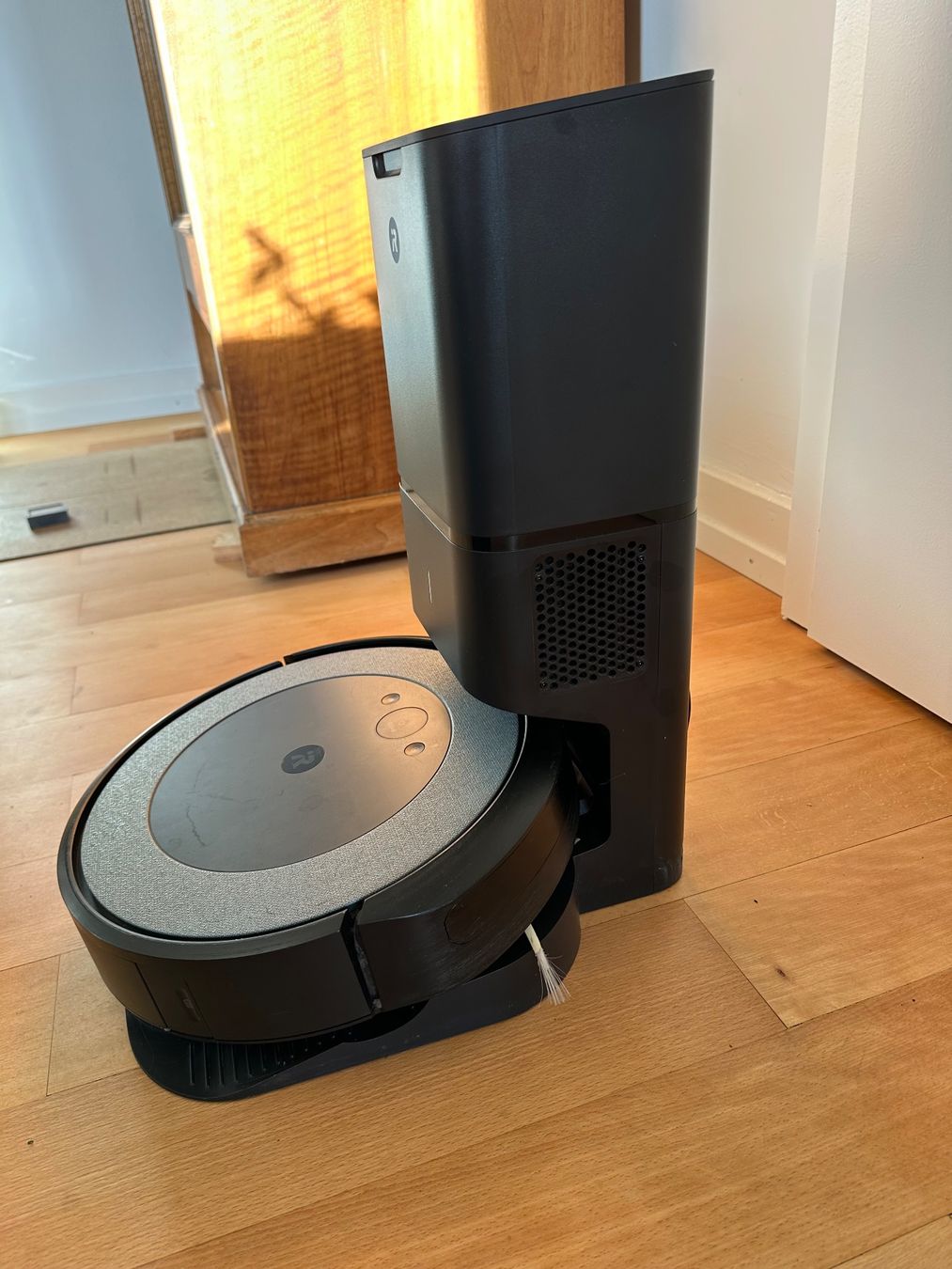 Irobot Staubsauger & Zubehör: iRobot Roomba i3+ mit Absaugstation – Gebraucht aus Stein am Rhein von ade_wd7s 1