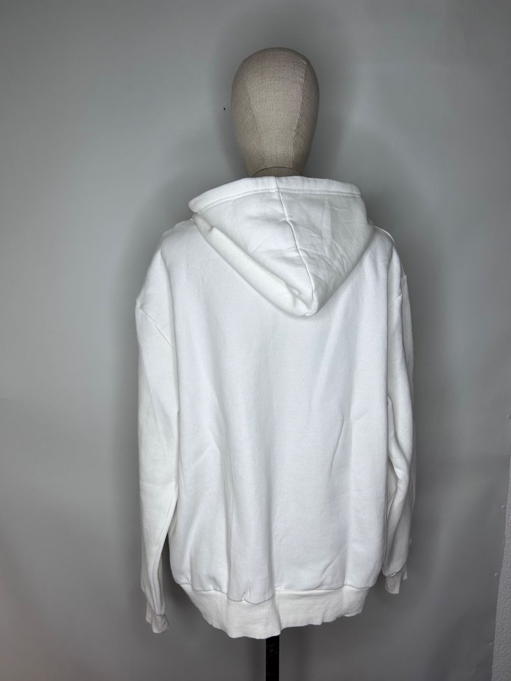 Urban Outfitters Pullover & Sweatshirts: La Fam Hoodie mit Glitzer – Neu (gemäss Beschreibung) aus St. Gallen von look-twice 3