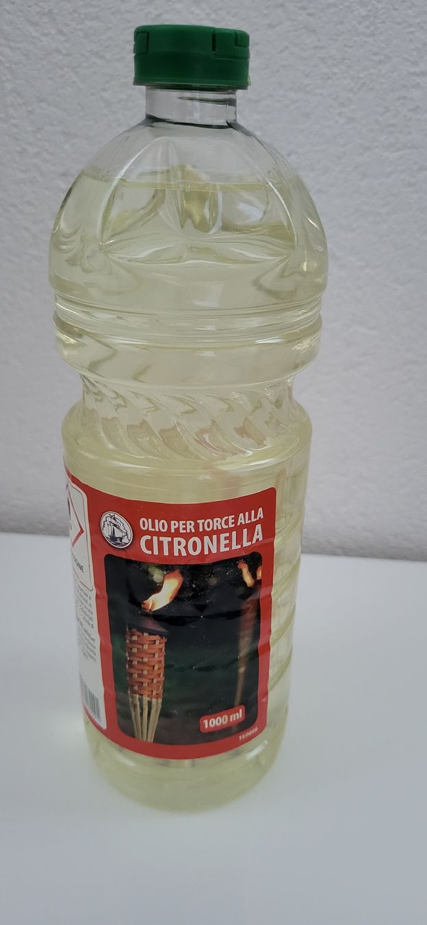 Bougies: Olio per torcie alla citonella – Neuf avec emballage d'origine à Giubiasco par fas_b82x