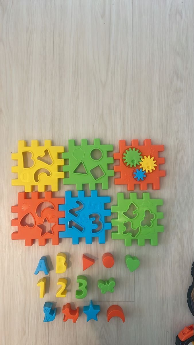Puzzle: Colorful Shape Sorter Puzzle Set - Educational Toy Fun! – Usato da Effretikon venduto da lio_gjr8