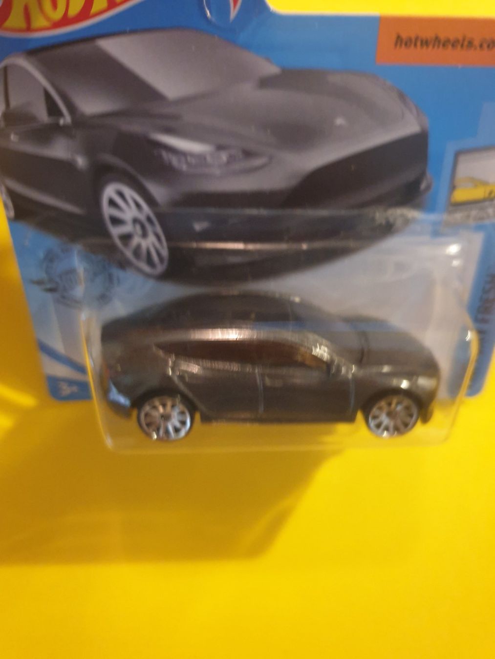 Hot Wheels Modellini d'auto: Hot Wheels TESLA MODEL 3 – Nuovo e nell'imballaggio originale da Oftringen venduto da Rotor 2