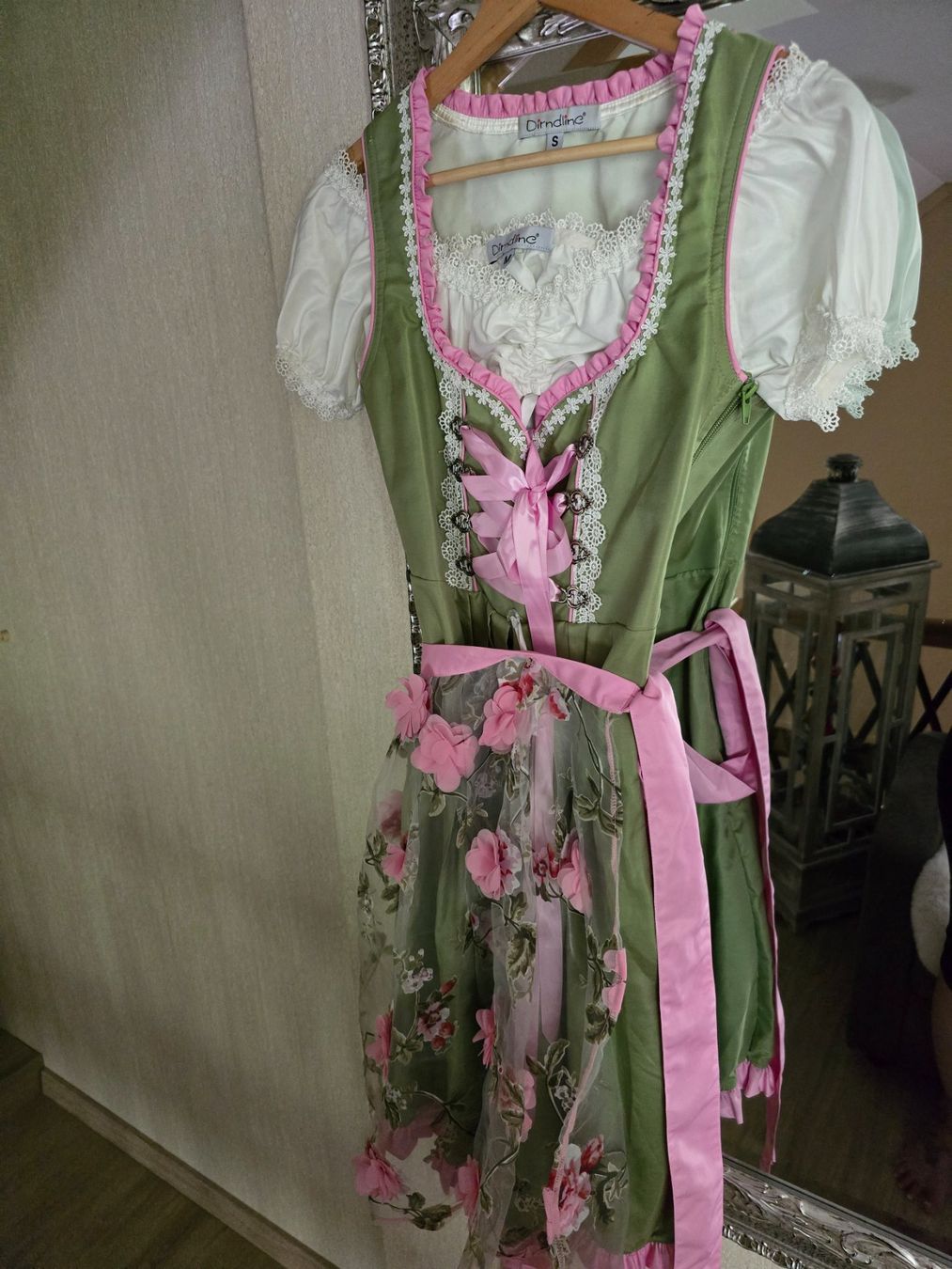 Vestiti: Schönes Dirndl Gr. S von Dirndline – Usato da Reute AR venduto da angelflower 6