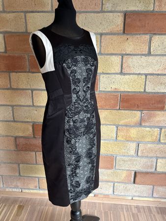 Karen Millen Kleid schwarz gemustert Grösse 38 