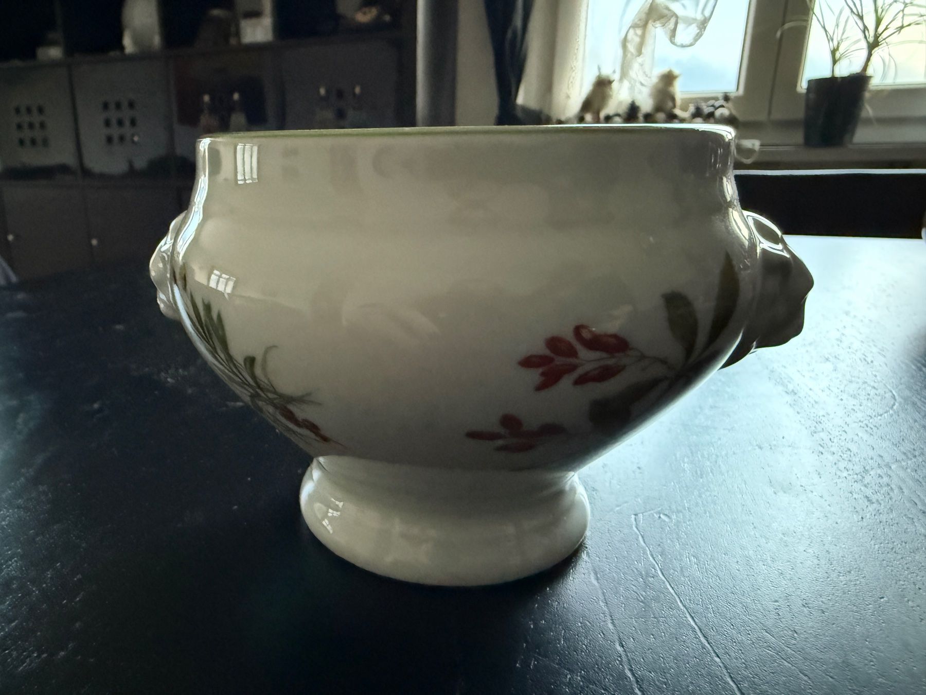 Tazze: Vintage Bareuther Suppentasse mit Löwenköpfen – Usato da Erstfeld venduto da Mario_boe0