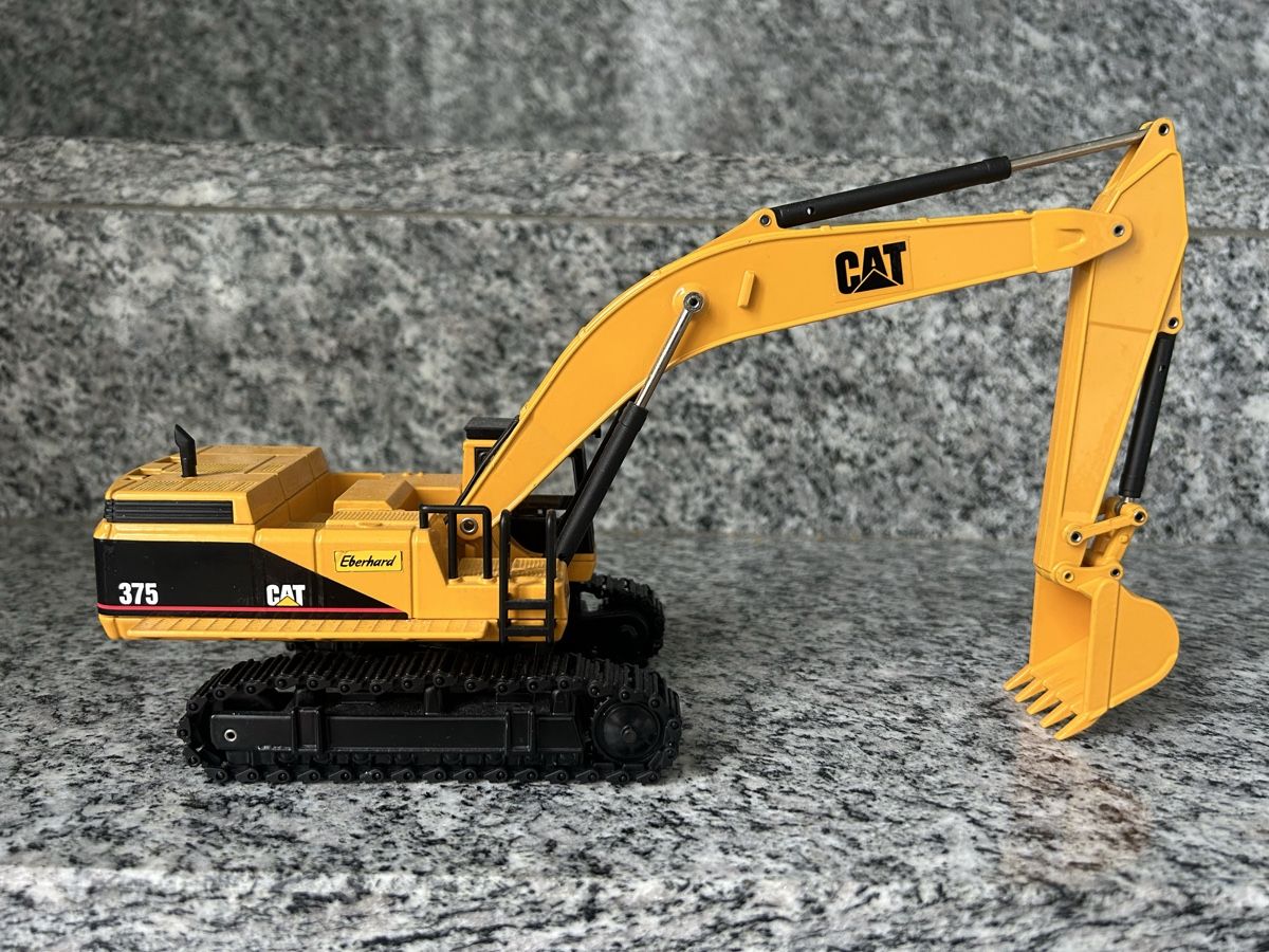 Caterpillar Kit di modellismo & Modellini statici: Caterpillar 375, 1:50, Joal – Usato da Horw venduto da Tigercat635 2