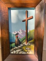 Tableau en bois sculpté, croix et femme en costume⛰️