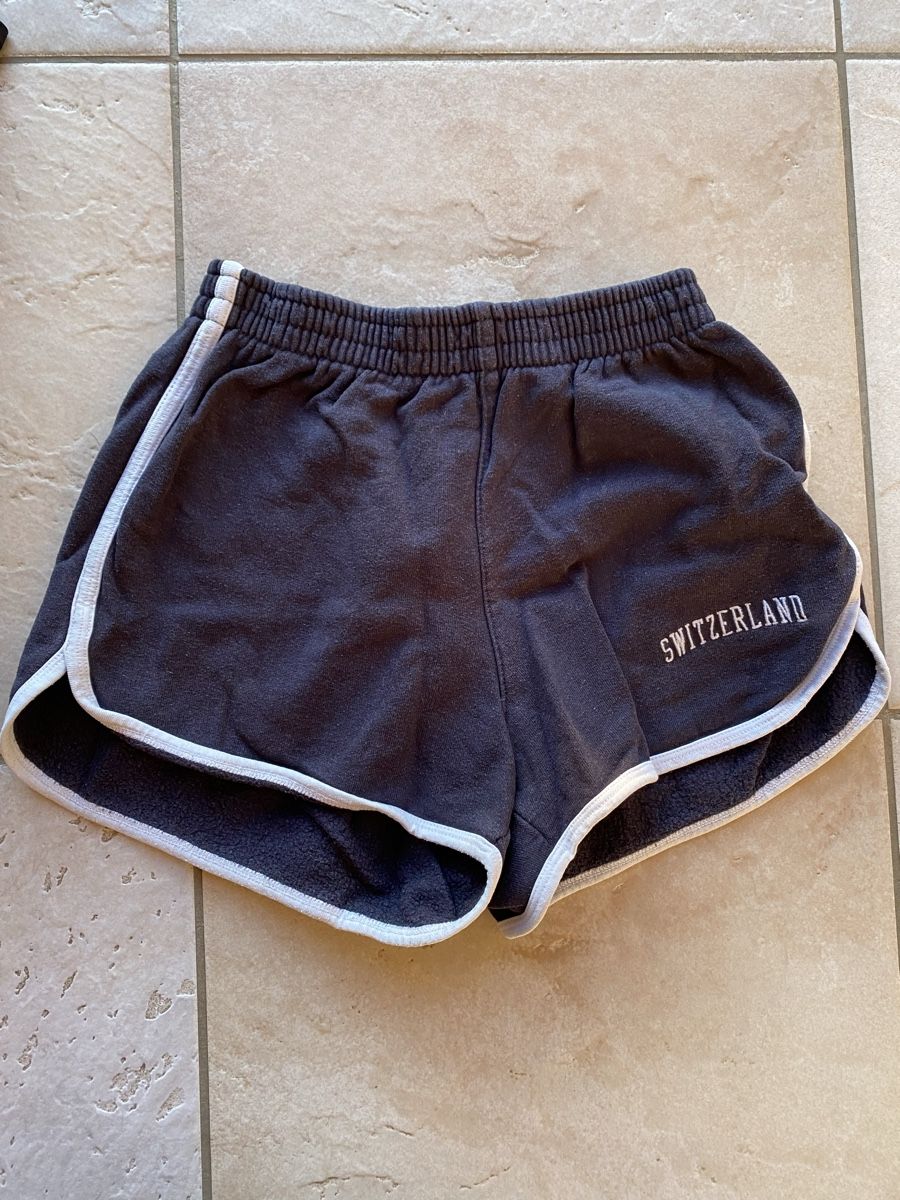 Brandy Melville Hosen: Kurze brandy hose – Gebraucht aus Bolligen von giu_2gf5
