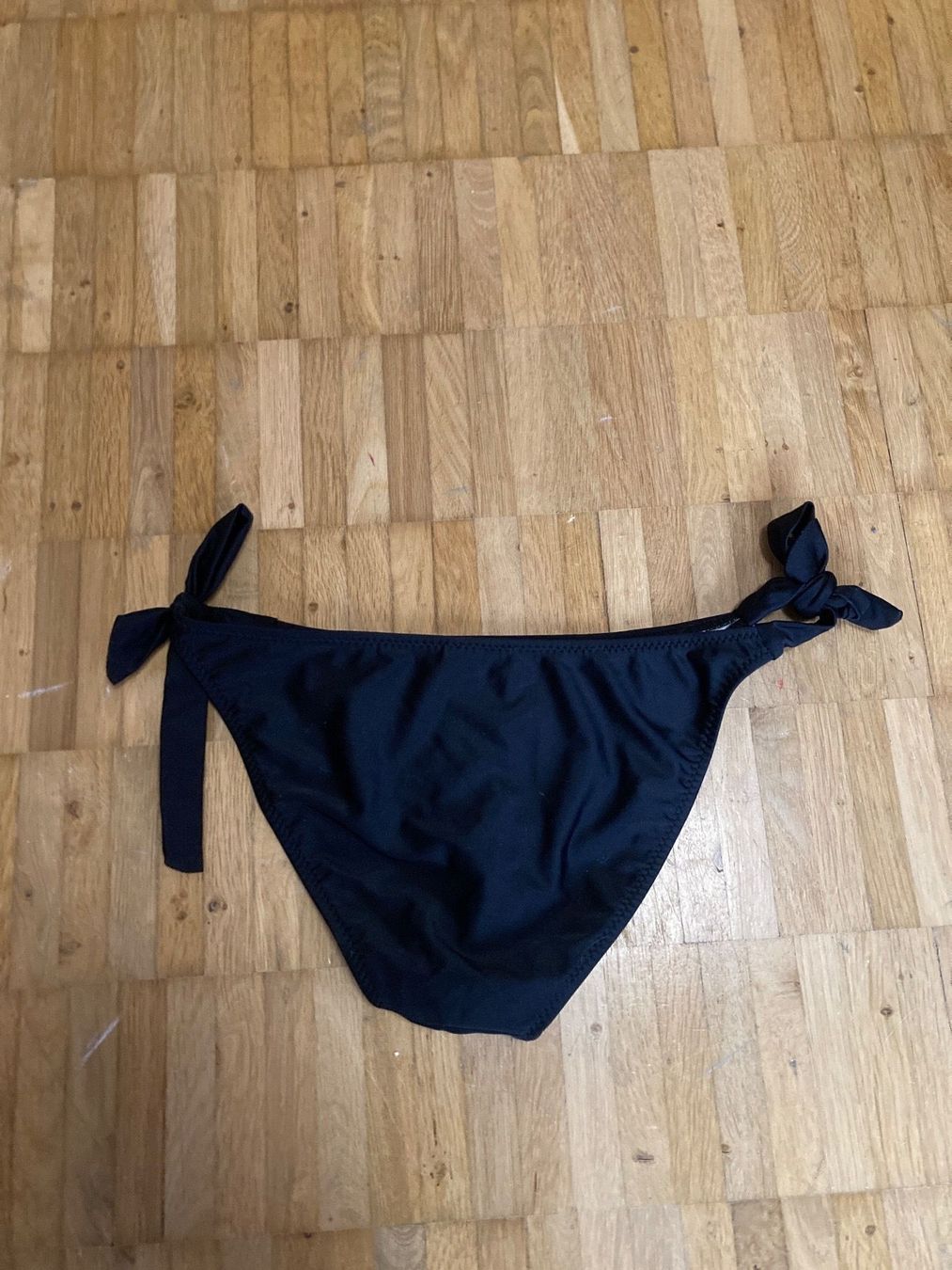 Costumi da bagno & Bikini: Schwarze Bikini Hose Gr. 36 – Nuovo (secondo la descrizione) da Thun venduto da Vans_98 1