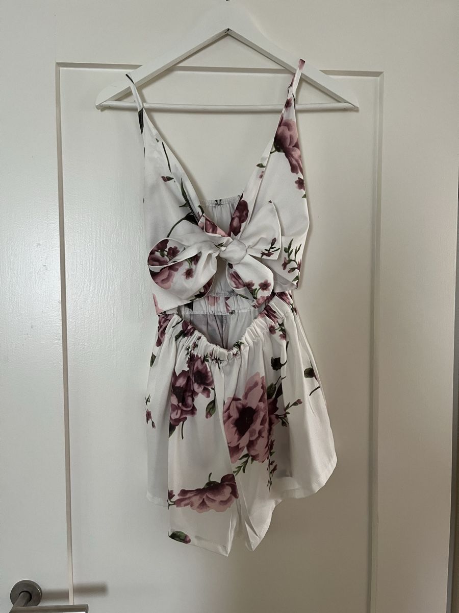 Zaful Jumpsuits: Sommerlicher Jumpsuit Gr. 36/38 mit Blumenmuster – Gebraucht aus Zürich von Mrstm4 1